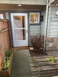 Building Photo - 3 Bed 3.5 Bath Stunning Northwest Style To...