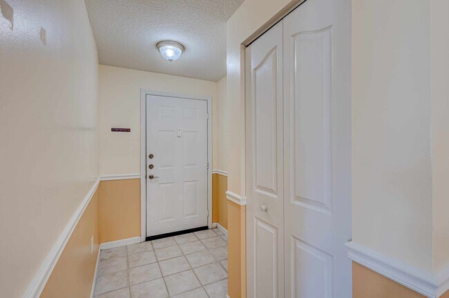 Building Photo - 9833 Baywinds Dr