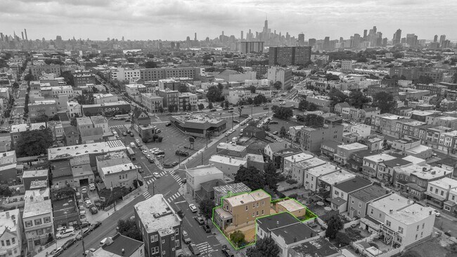 Building Photo - 1307 10th St