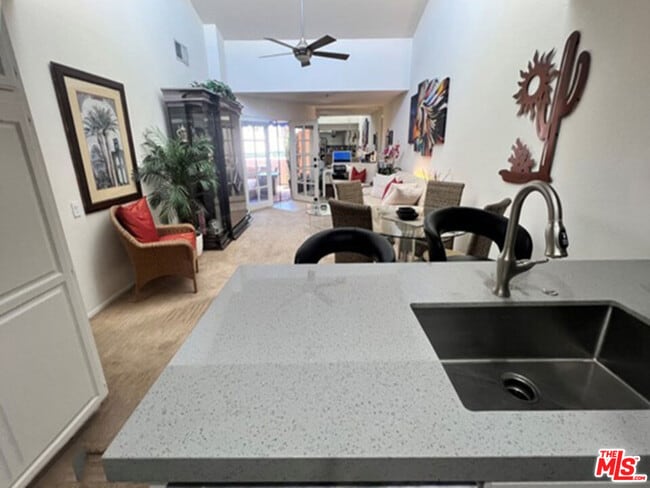 Building Photo - 500 E Amado Rd