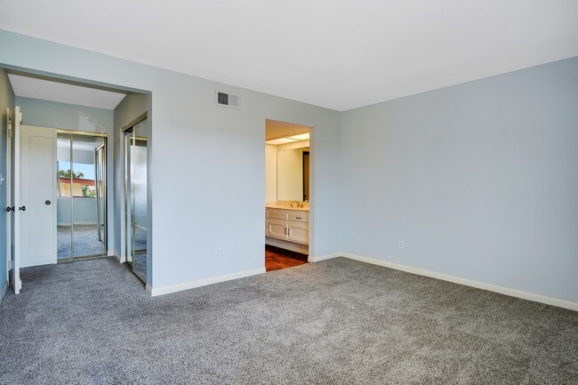 Building Photo - 2 bedroom 2 bath condo for rent in San Car...