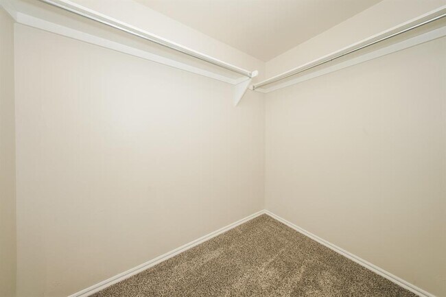 Building Photo - 4601 Wagner Lake Dr