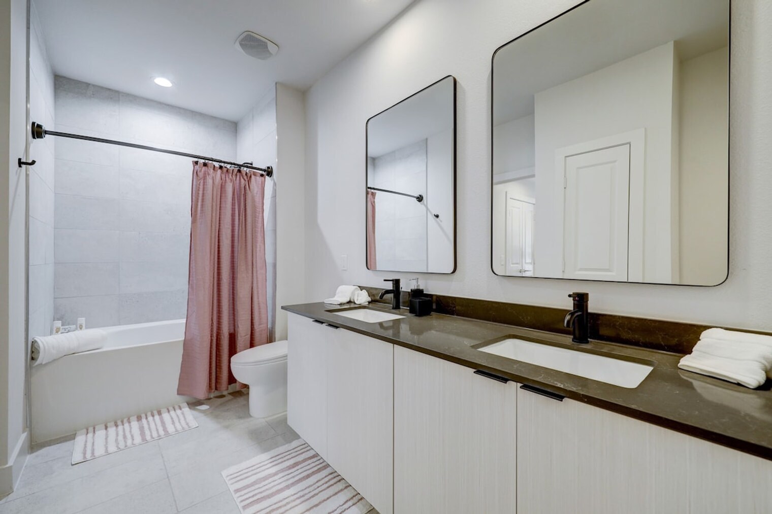 Building Photo - 2137 Pelham Dr