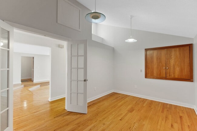 Building Photo - 640 Prospect St