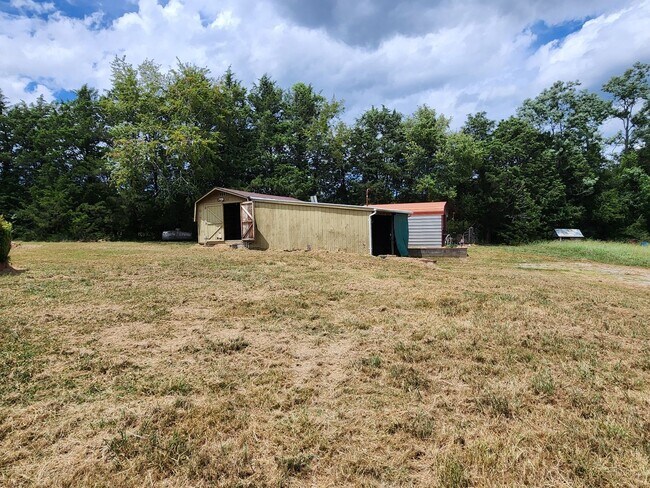 Building Photo - Stunner on Almost 10 Acres on Bear Creek