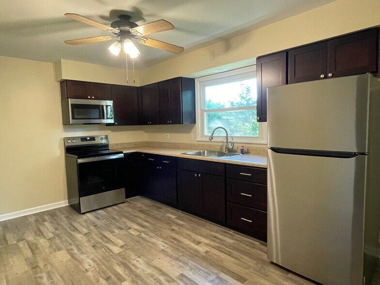 New Kitchen and appliances - 41A Ledgewood Dr