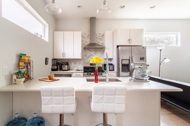 Building Photo - 1044 2nd Ave S