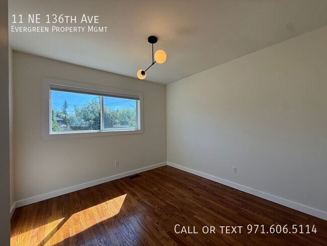 Building Photo - 11 NE 136th Ave