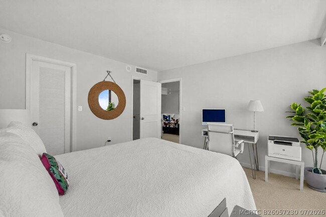 Building Photo - 1200 S Flagler Dr