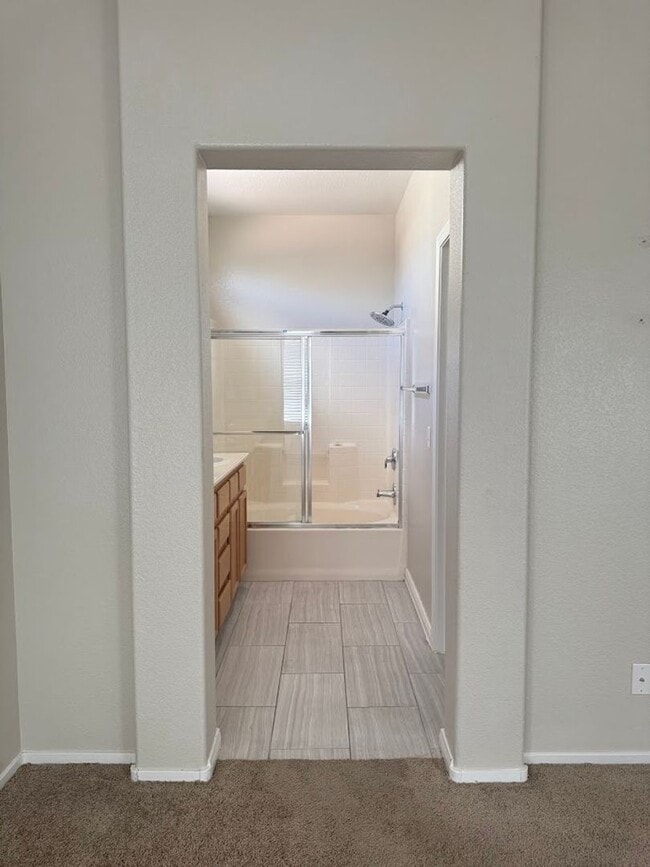 Building Photo - 6005 Highland Gardens Dr