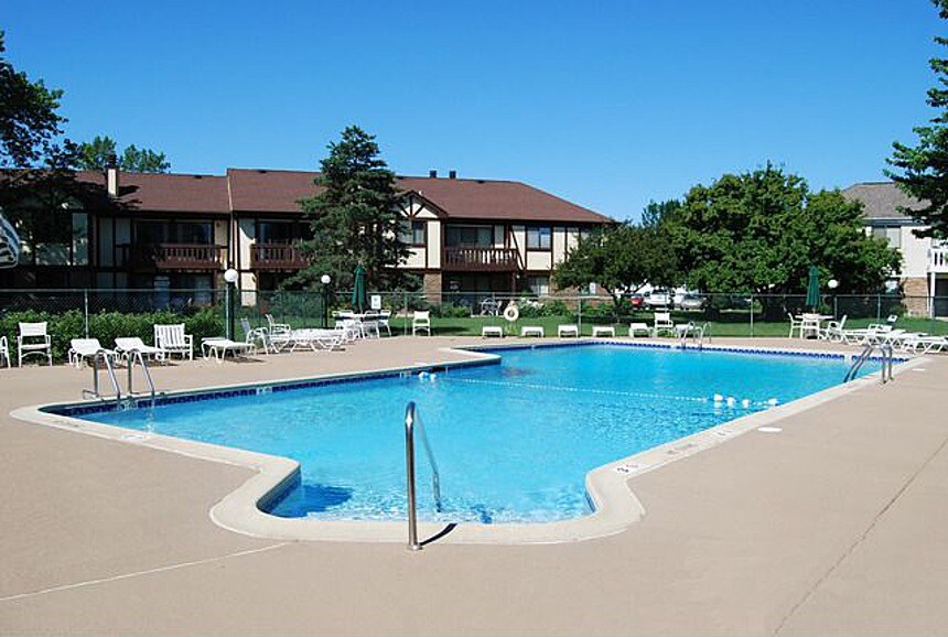 Building Photo - 1054 Deerpath Ct