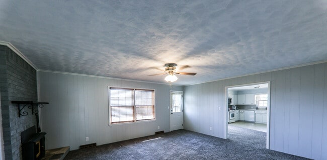 Building Photo - 642 W Sylvania St