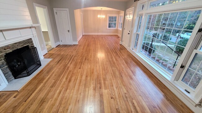 Living / Dining - 625 Sunset Dr