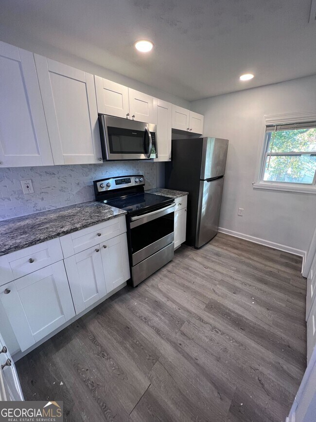 Building Photo - 405 N Park St