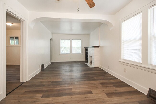 Building Photo - Beautiful remodeled 2 BR home