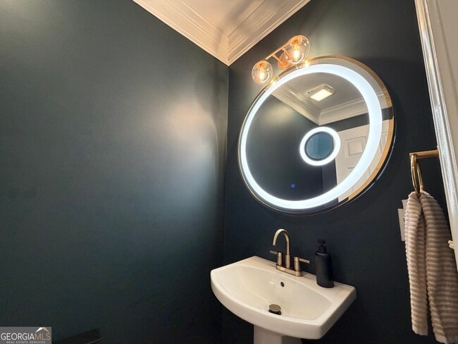 Building Photo - 133 Hilltop Dr SW