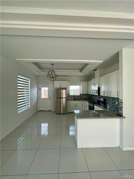 Building Photo - 404 Rafael Dr