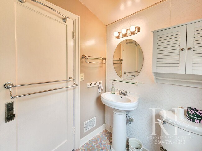 Building Photo - Waterfront Tudor | Private, Vintage Charm with Casita