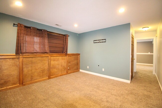 Building Photo - QUIET NEIGHBORHOOD!!  3 Bedroom, 1.5 Bath Home in Norwalk