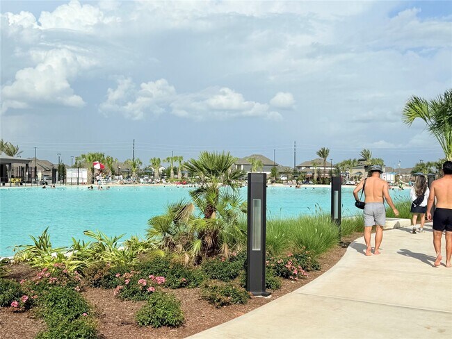 Building Photo - 4939 Sky Blf Dr