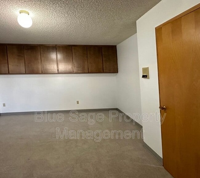 Building Photo - 152 Sea View Dr