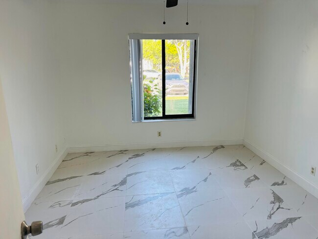 Building Photo - 1115 Green Pine Blvd