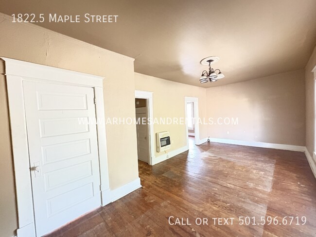 Building Photo - 1822.5 Maple St