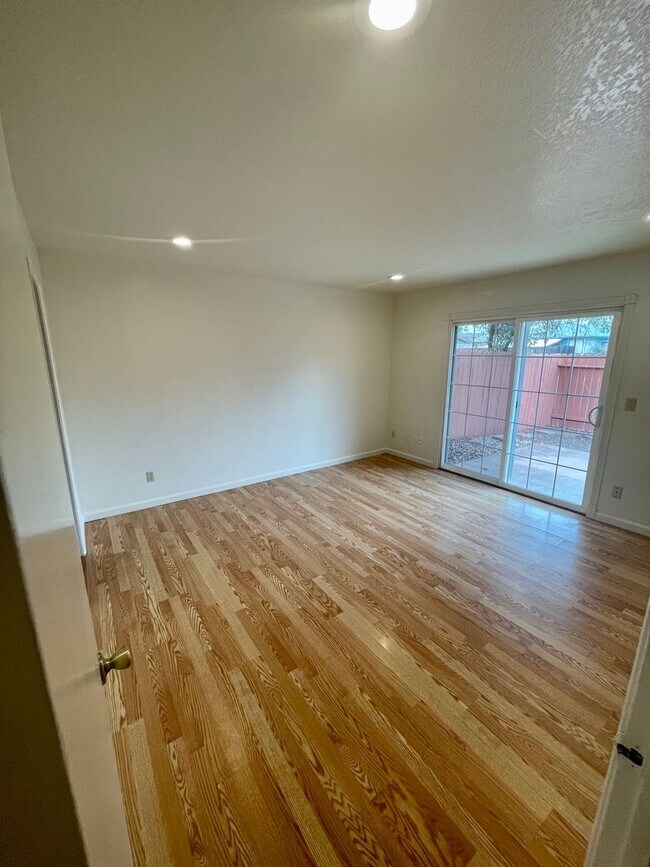 Building Photo - 8192-8194 Talbot Way