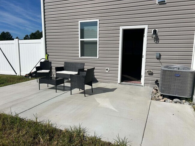 Building Photo - 851 Derwent Ln