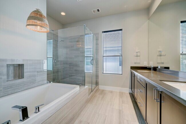 Building Photo - 5622 Kiam St