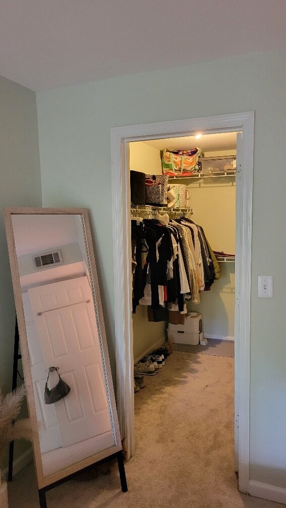 Building Photo - 700 Daniel Ellis Dr