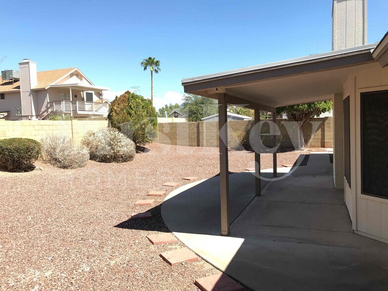 Building Photo - 4110 W Questa Dr