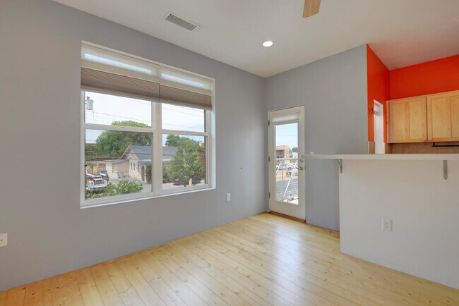 Building Photo - 1020 6th St NW
