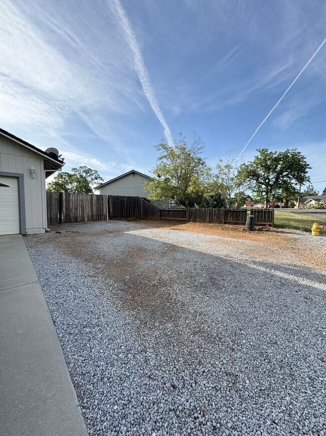 Building Photo - Lovely Home in Cottonwood!! (Lake California/Privately Gated Community)