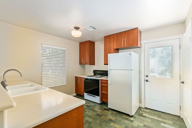 Building Photo - Charming Home in Garfield District – Renovated w/ Hardwood Floors, Granite Counters, In-Unit W/D ...
