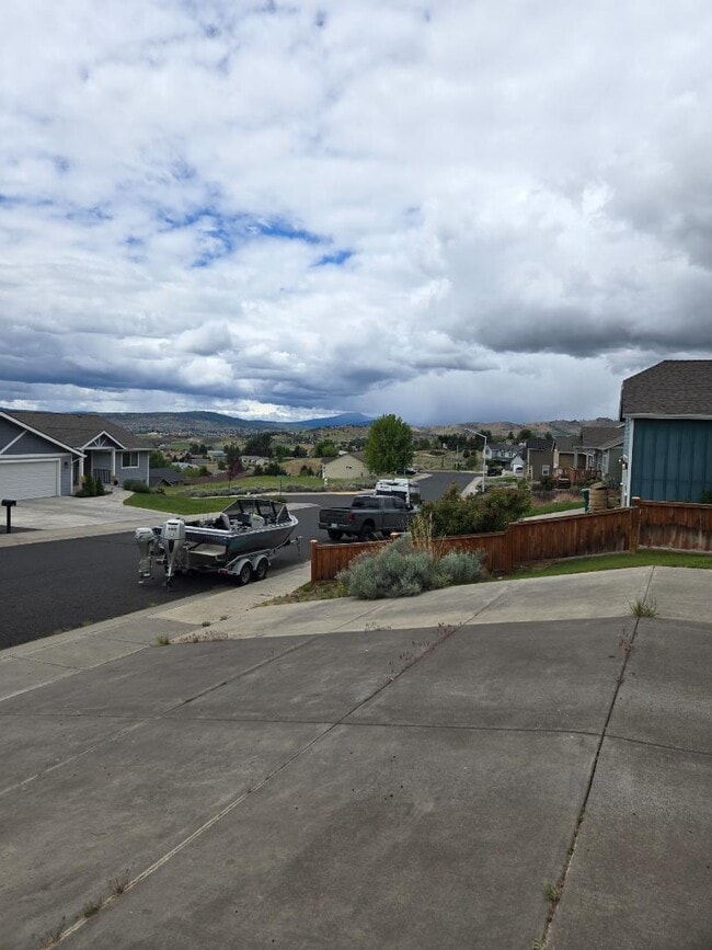 Building Photo - 873 Westview Dr
