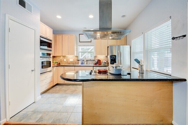 Building Photo - 1310 Asbury St