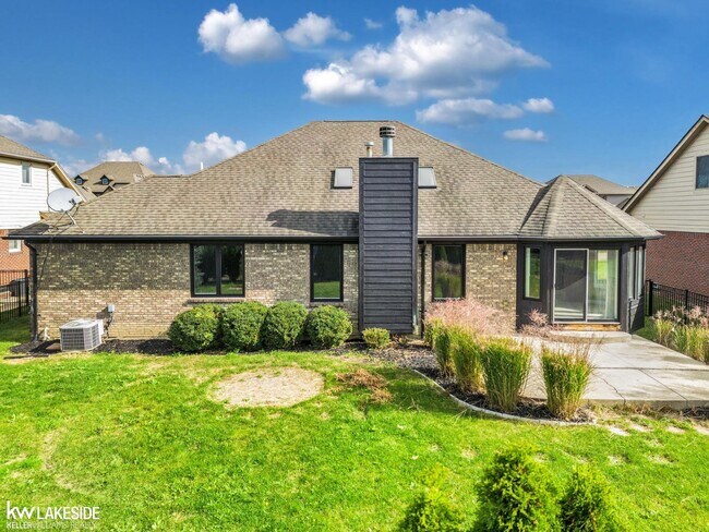 Building Photo - 45431 Pentwater Dr