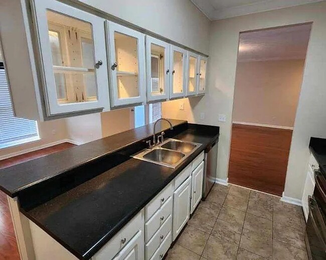 Building Photo - Convenient Newly Remodeled Condo