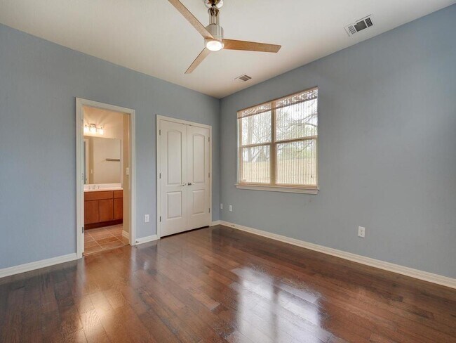 Building Photo - 1115 Kinney Ave