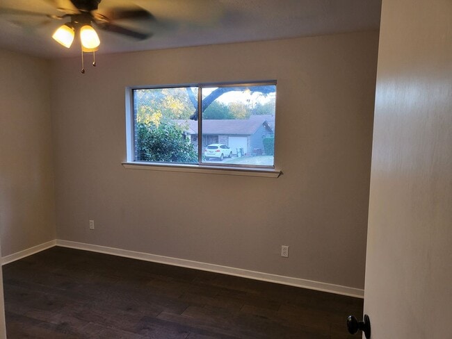 Building Photo - 1713 Chip-N-Dale Dr