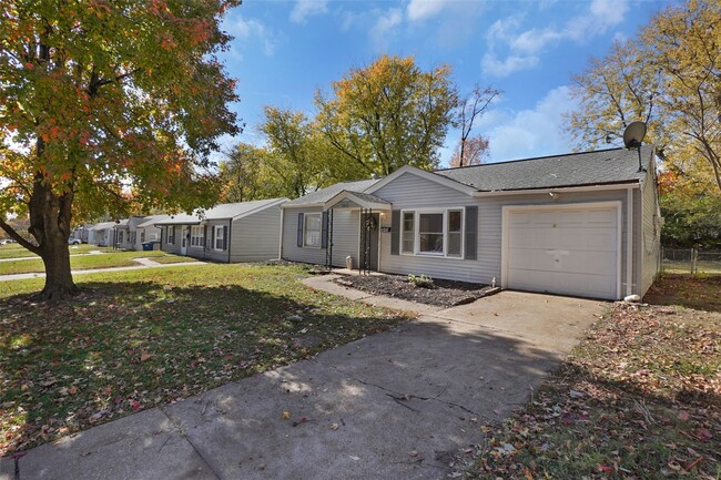 Building Photo - 9845 Dennis Dr