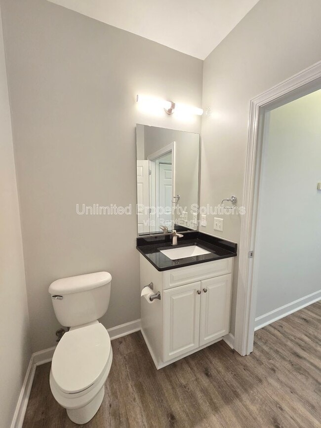 Building Photo - 339 Monlandil Dr