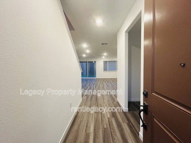 Building Photo - 3760 Oyster Pt Wy