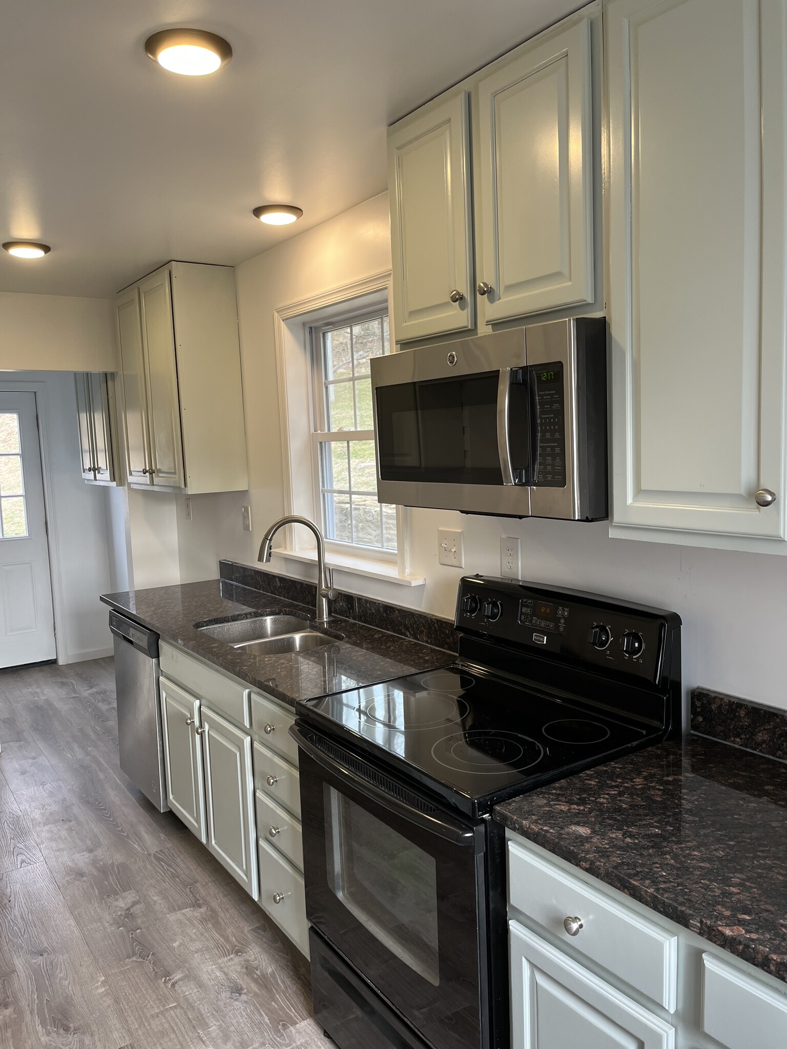 Building Photo - 735 Weverton Rd