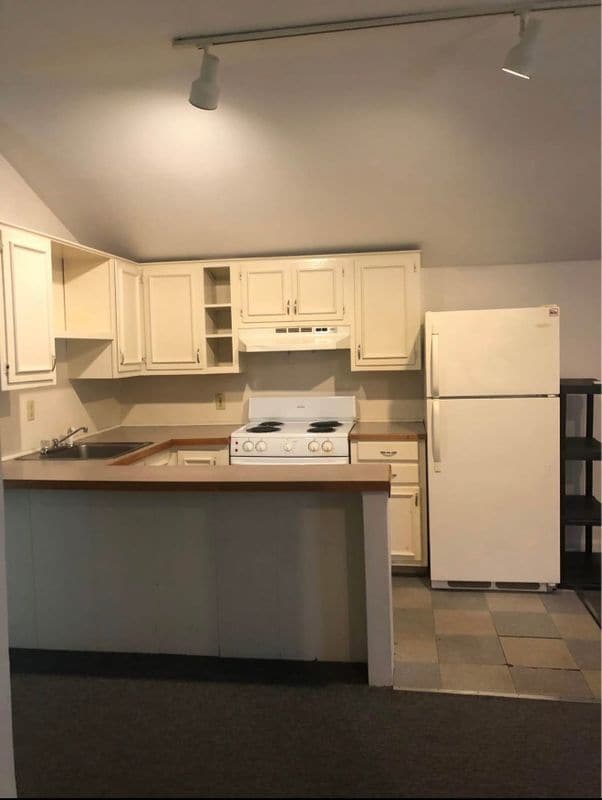 Building Photo - 748 Calef, 3