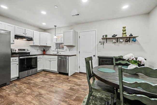 Building Photo - 519 Byler Cir