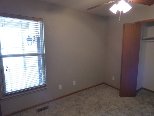Building Photo - 3 Bedroom home in Loveland