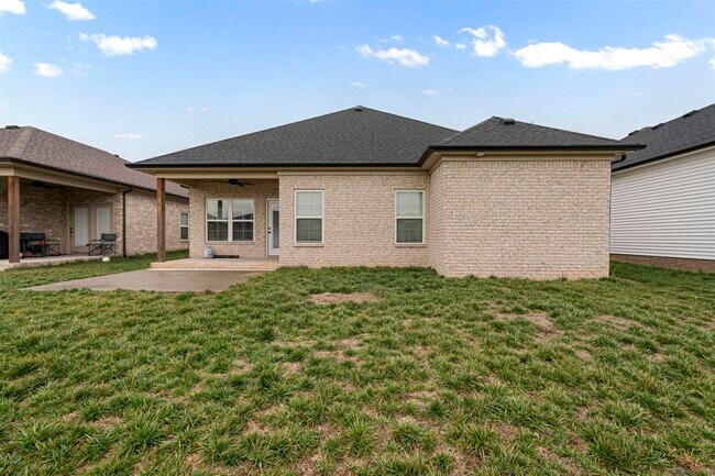 Building Photo - 821 Poplar Log Dr