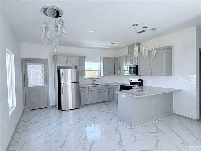 Building Photo - 11 West Dr